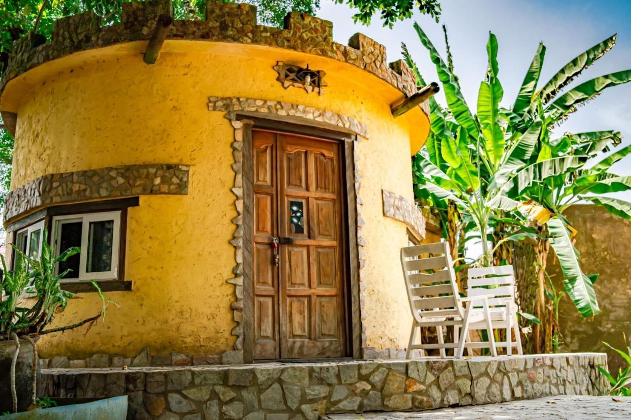 Kokrobite Gardens Restaurant And Guest House Ngoại thất bức ảnh