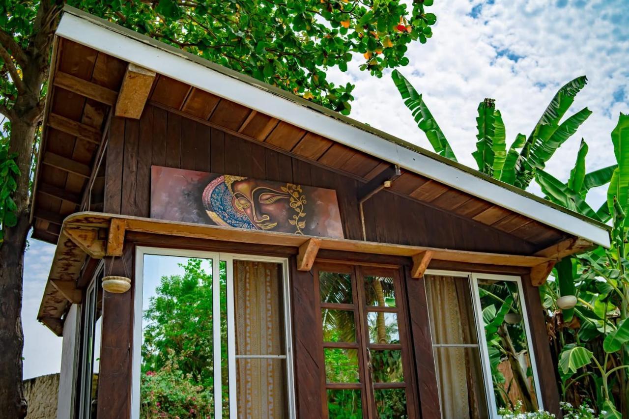 Kokrobite Gardens Restaurant And Guest House Ngoại thất bức ảnh
