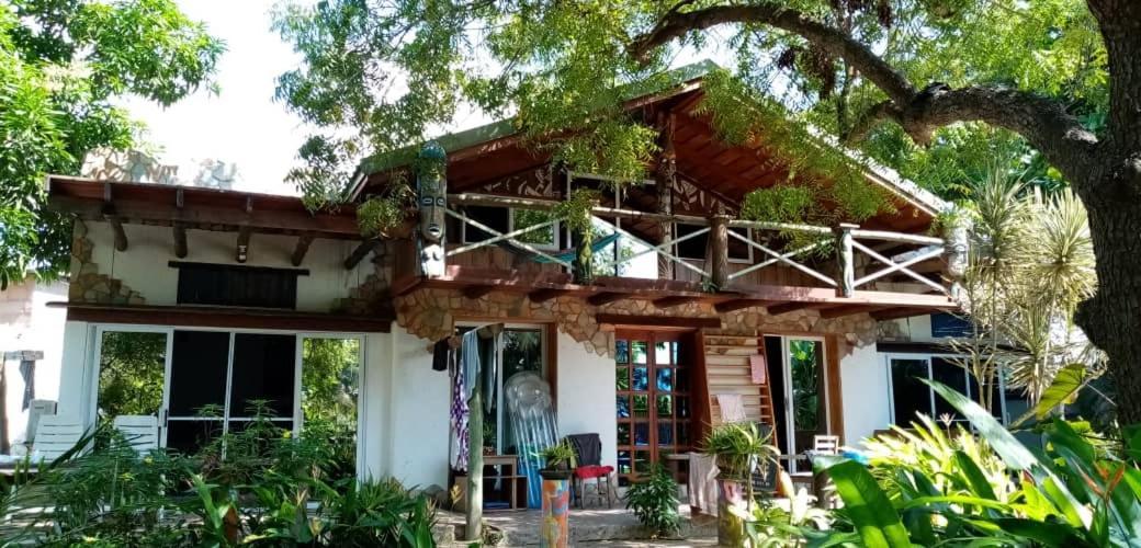 Kokrobite Gardens Restaurant And Guest House Ngoại thất bức ảnh